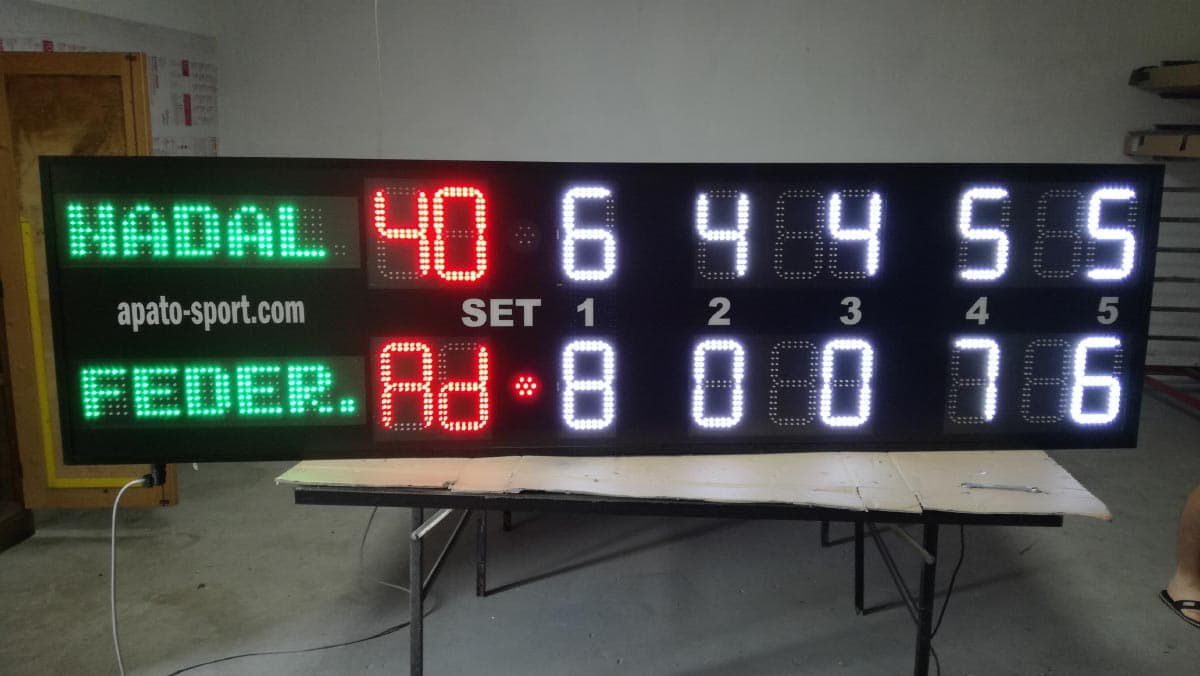 Semafor za tenis s prikazom imena igrača, gemova i setova